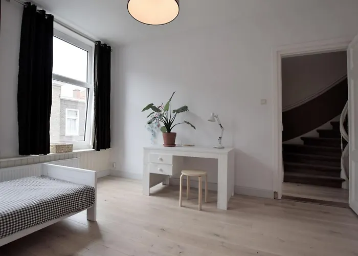 Mansion In The Heart Of The Hague * Haia