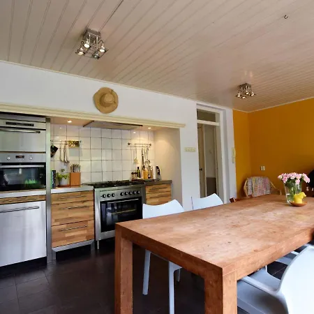 Tatil Evi Quietly Located Mansion Near The Centre Of *