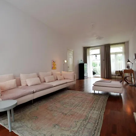 Mansion In The Heart Of The Hague Дом отдыха