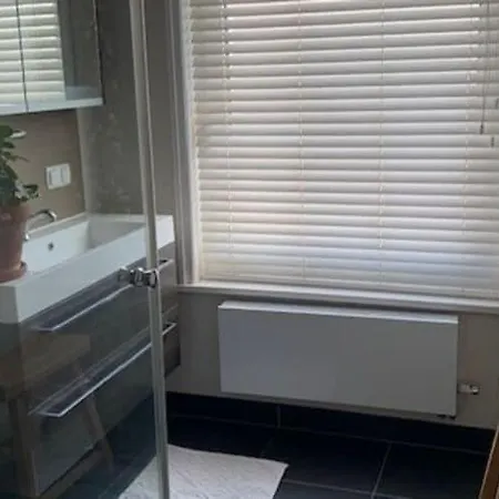 度假居 Quietly Located Mansion Near The Centre Of