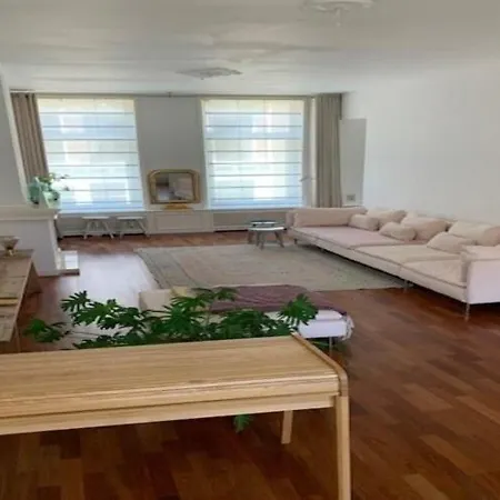 בית נופש Mansion In The Heart Of