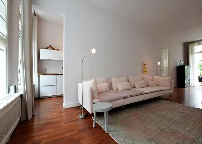 Mansion In The Heart Of Hébergement de vacances La Haye