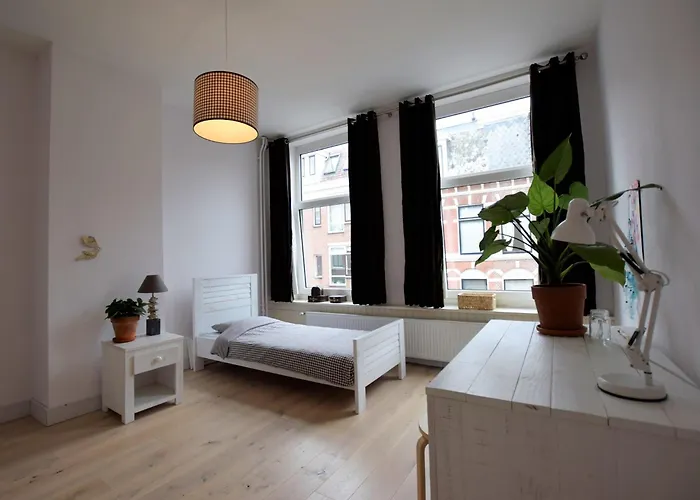 Hébergement de vacances Mansion In The Heart Of *